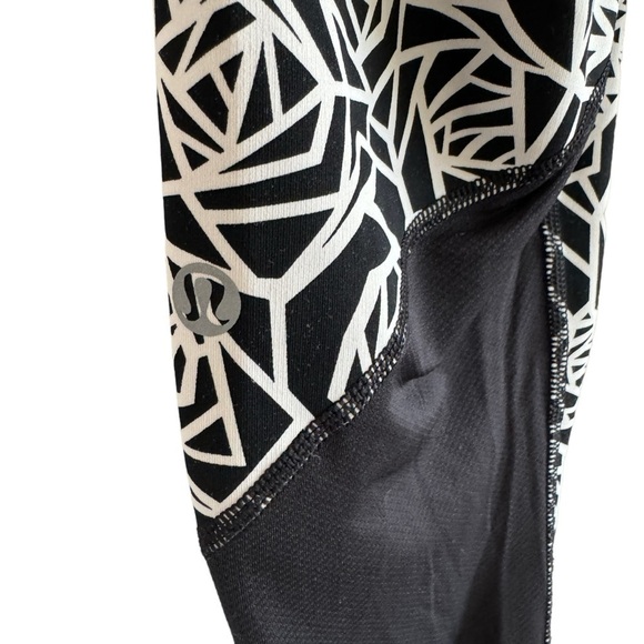 Lululemon Real Quick Crop *Full-On Luxtreme, Posey Black White/Black, Size 2 - Picture 11 of 12